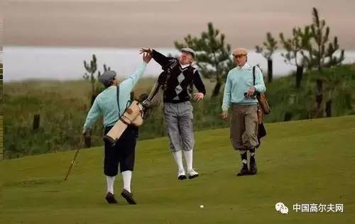 高尔夫球包有轮子的怎么收回去,高尔夫球包能够加轮子吗