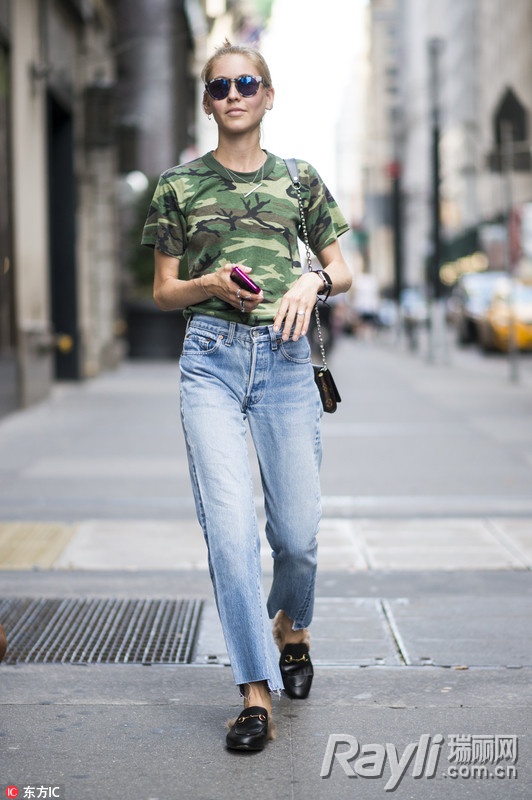 杨幂和唐嫣穿西装,唐嫣背过的这些时髦大牌包包