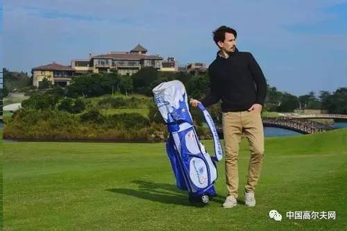 高尔夫球包有轮子的怎么收回去,高尔夫球包能够加轮子吗