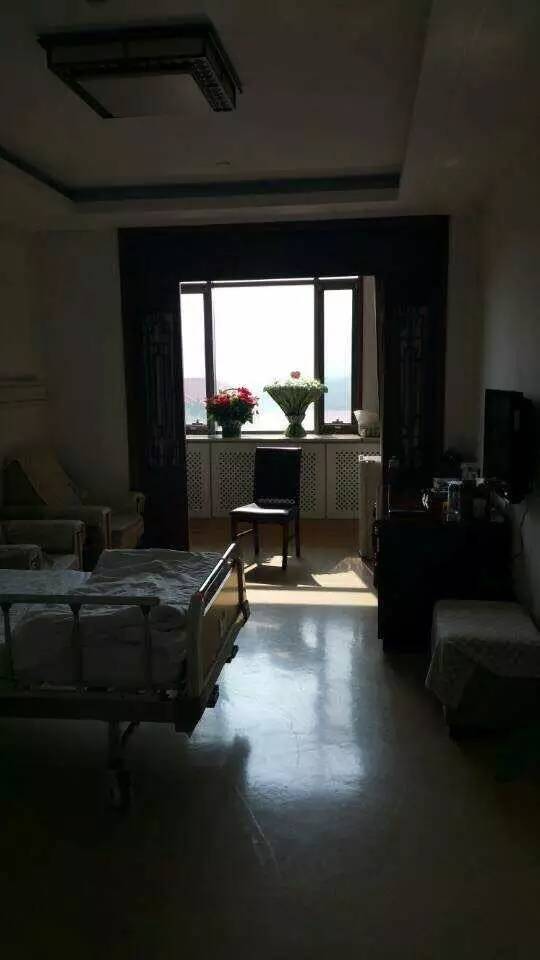 阎老走了，也许你熟悉舞台上的他，却未必了解生活中另一个他