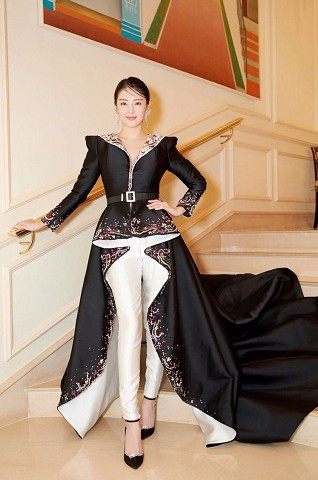 百花奖周冬雨章子怡,章子怡周冬雨金像奖视频