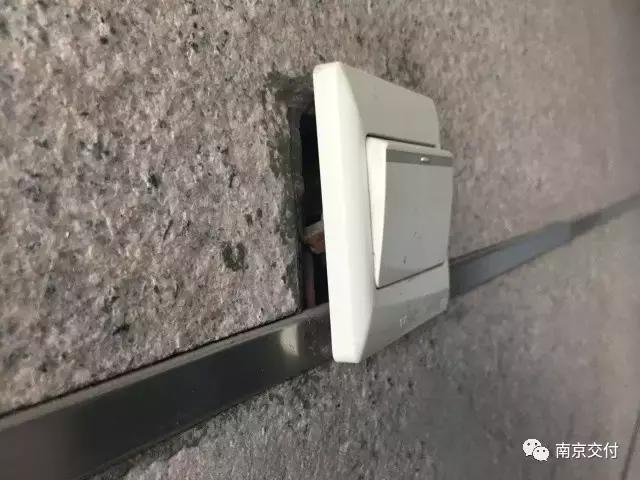 房龄差“三岁“，为了莫愁湖”新项目“却比老项目显老？