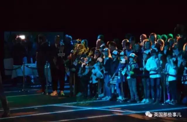 荷兰迎接中国大熊猫,大熊猫在国外有警车开道