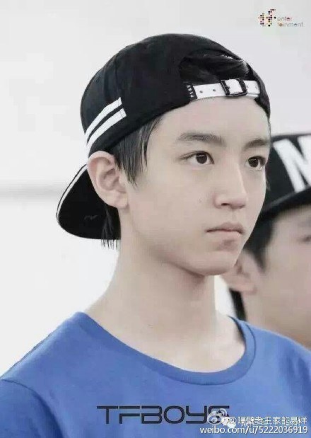 王俊凯只露眼睛的最帅的照片,王俊凯好看的照片