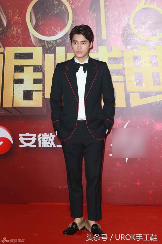 皮鞋口磨脚皮怎么能使它软呢,皮鞋磨脚后跟最好的小窍门