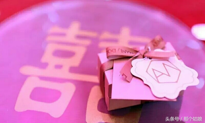 方媛几岁成为天王嫂的 (方媛和天王嫂合影)