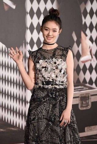 百花奖周冬雨章子怡,章子怡周冬雨金像奖视频