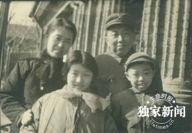 阎老走了，也许你熟悉舞台上的他，却未必了解生活中另一个他