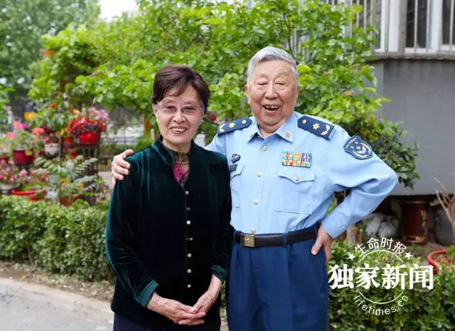 阎老走了，也许你熟悉舞台上的他，却未必了解生活中另一个他