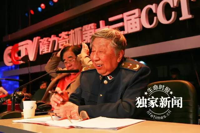 阎老走了，也许你熟悉舞台上的他，却未必了解生活中另一个他