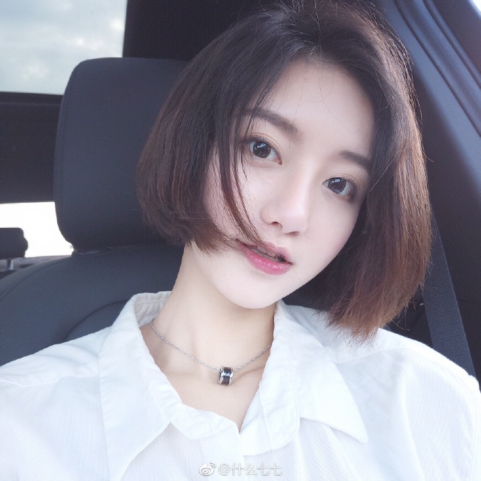 王思聪和景甜长得有点像,王思聪长得漂亮吗