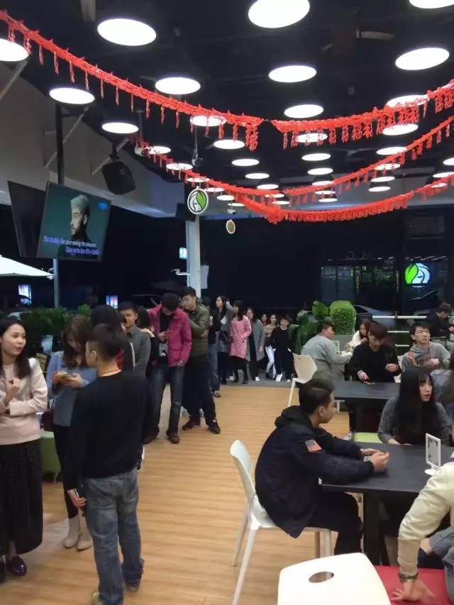 军事化管理、选址偏僻，这位台湾老炮却做出了茶饮界的爱马仕！
