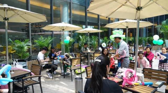 军事化管理、选址偏僻，这位台湾老炮却做出了茶饮界的爱马仕！