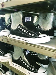 何苦买模仿名牌鞋成本30元，这5双丑鞋今年这么火，值得入手呀