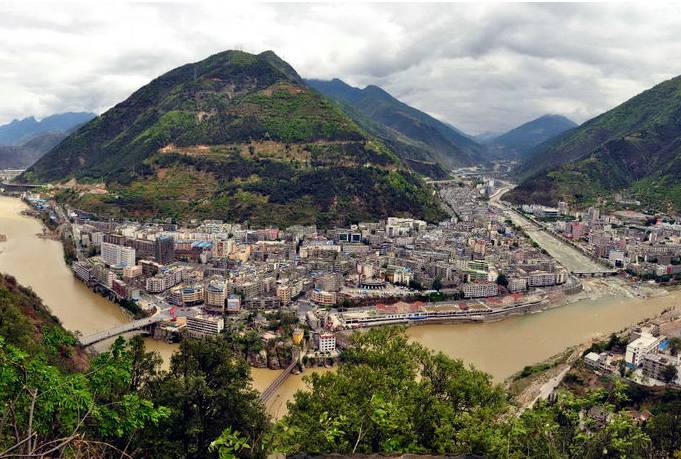 云南隔壁的一个苗族县城,来云南一定要去感受一下民族风情