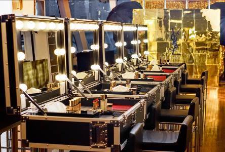 亚洲首场YSLBEAUTYCLUB登陆上海——YSL圣罗兰美妆酷炫开启游轮快闪店