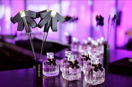 亚洲首场YSLBEAUTYCLUB登陆上海——YSL圣罗兰美妆酷炫开启游轮快闪店