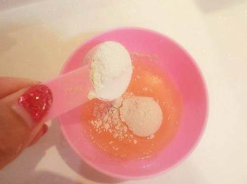 如何让脸变得没有痘变得更白净,脸上全是大大小小的红痘印