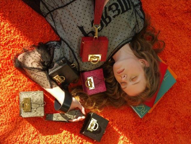 时髦又轻盈特别合适夏天的包包,告别土气包包