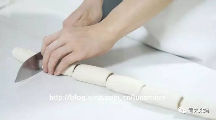 烤制麻酱烧饼教程全过程,外脆里软的麻酱烧饼层层咸香好吃