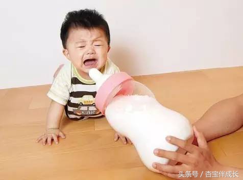 宝宝喝奶怎么样才算喝饱了,如何判断宝宝喝奶量多少