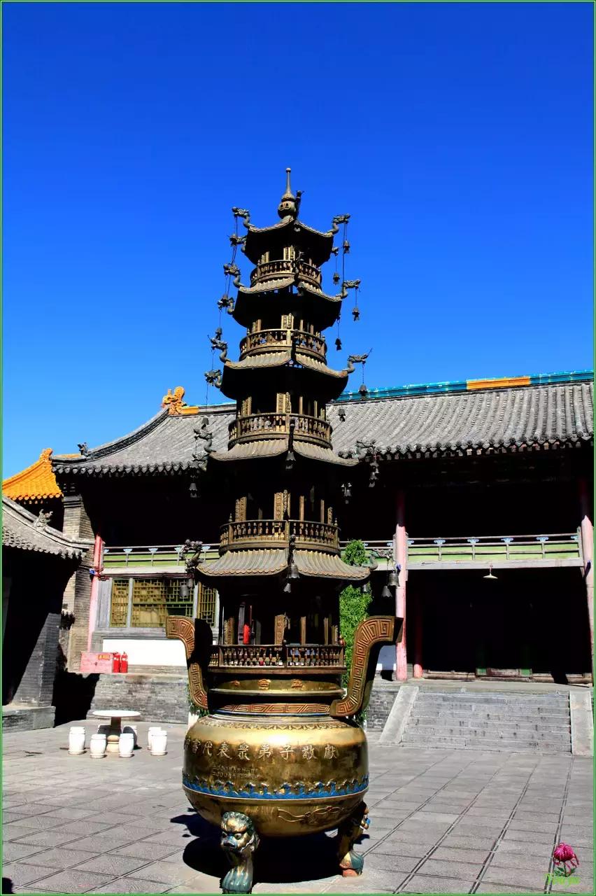 五台山文殊菩萨铜像在哪个寺庙,山西省五台山文殊菩萨寺庙