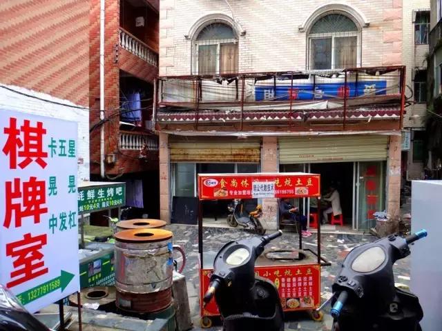 4万人住在距离光谷2公里外的小何西村，却从未对它说一声谢谢