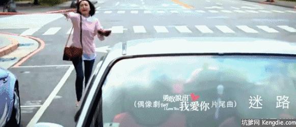 平底鞋怎么增高一点图片,平底小白鞋不增高怎么搭配