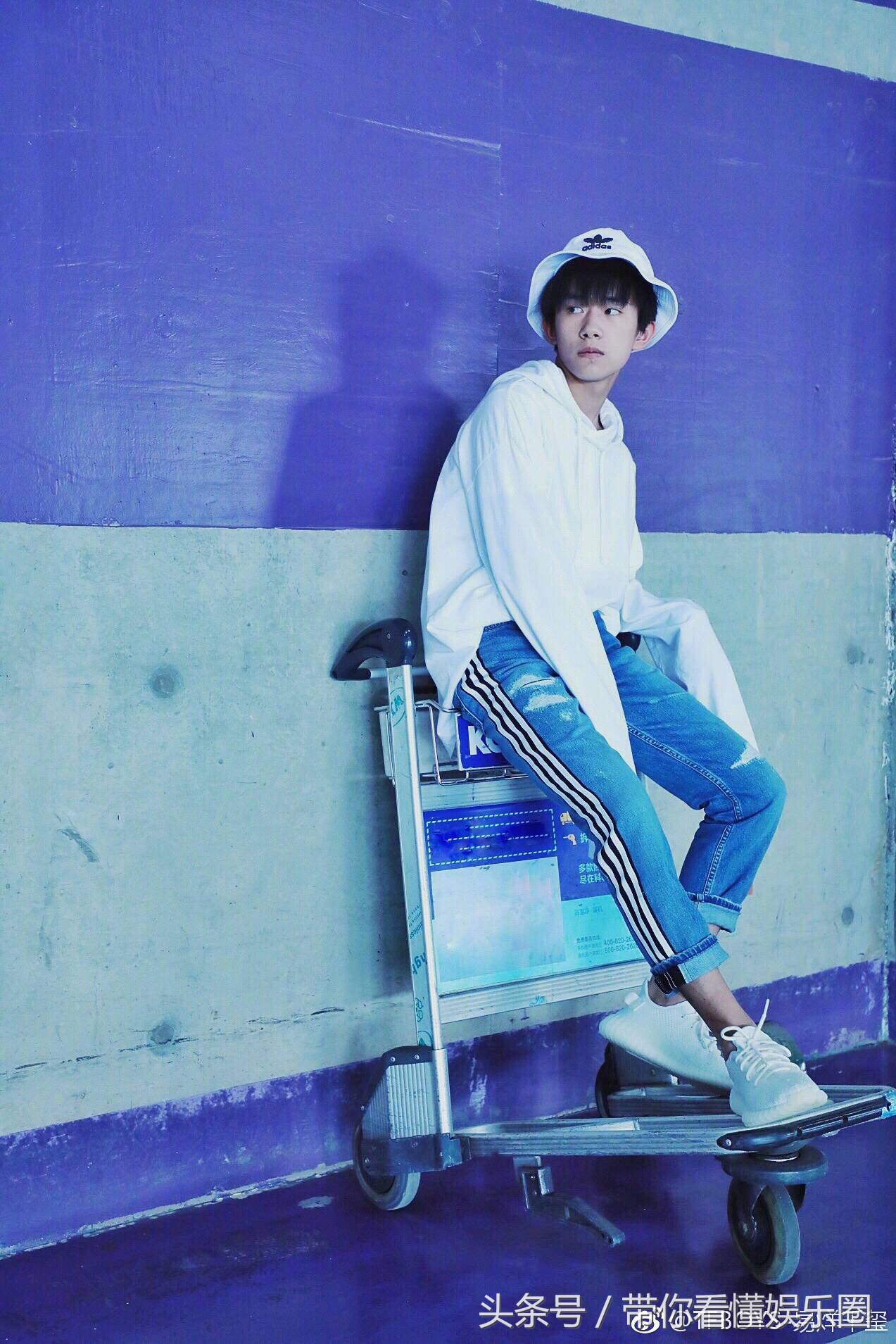 易烊千玺令人发指的照片,易烊千玺的100个细节