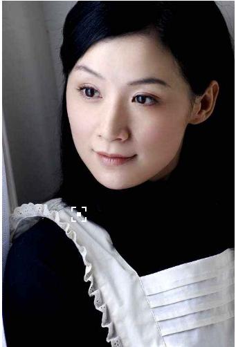 杨幂佟丽娅都给她做过配，但好像自从她整容消息传出后就少出现了