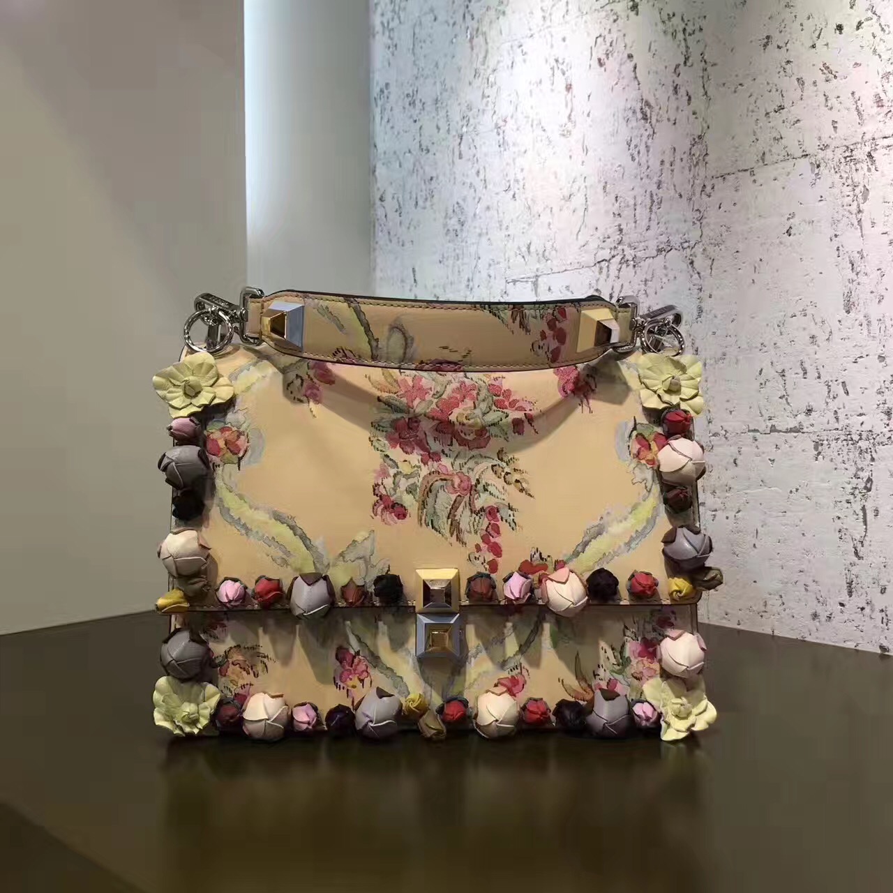 fendi包包大中小,fendi包经典款