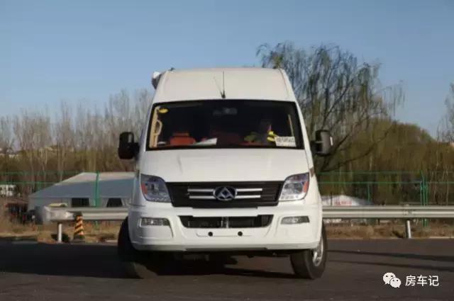 上汽大通v80长轴中顶自动挡房车,2019款大通v80豪哥自动挡房车