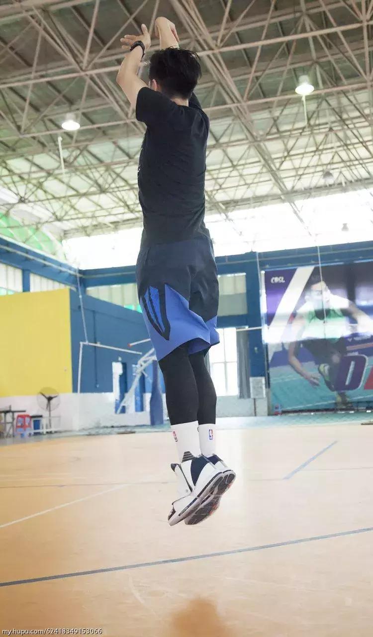 airjordan白红蓝的一款鞋,airjordan16上脚