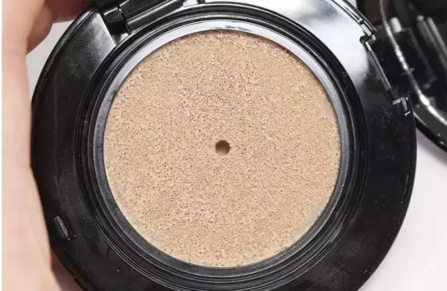 几款轻薄气垫拯救你的烈烈夏日！