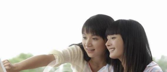 杨幂佟丽娅都给她做过配，但好像自从她整容消息传出后就少出现了