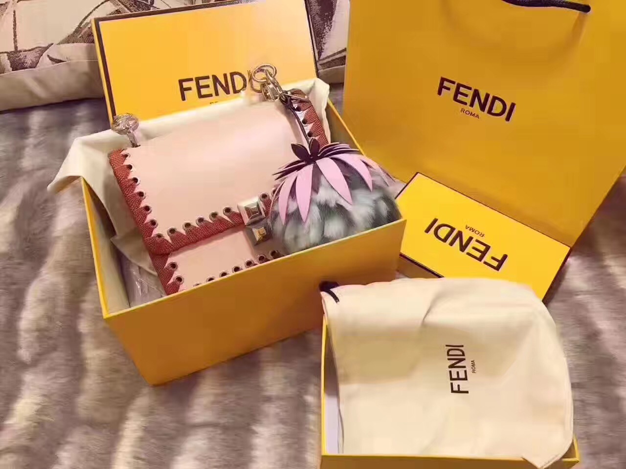 fendi包包大中小,fendi包经典款