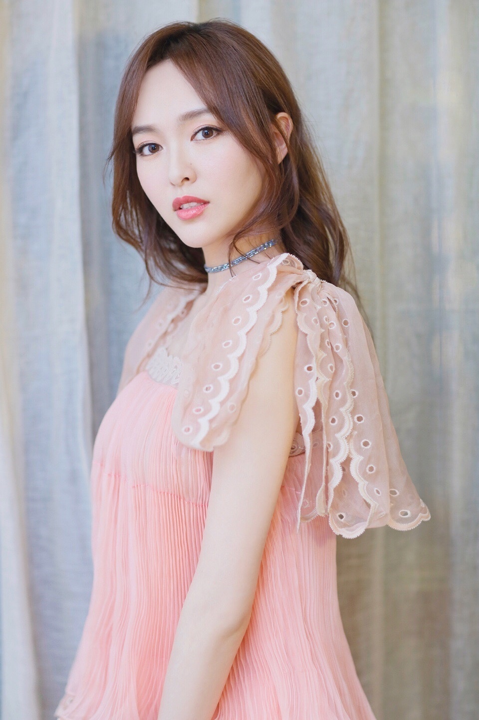 唐嫣红色百褶连衣裙温柔知性,唐嫣同款chloe裙