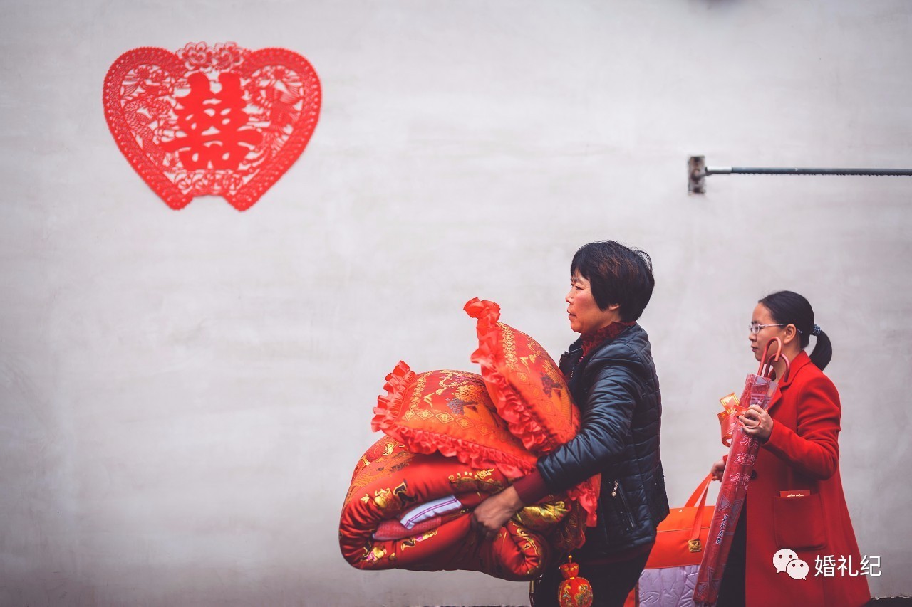 女方陪嫁毛毯算被子总数量吗,女方陪嫁皮箱高档可放被子