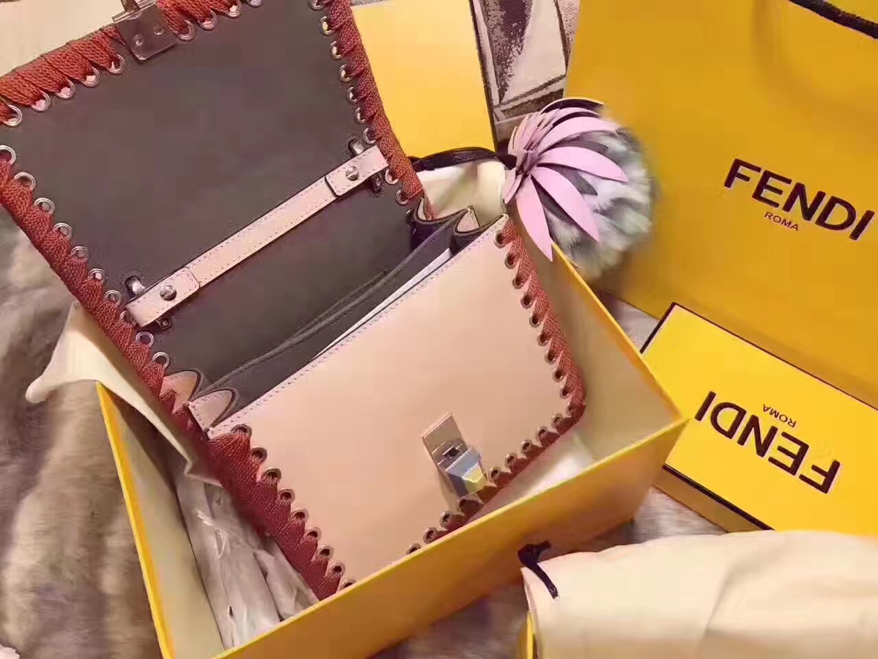 fendi包包大中小,fendi包经典款