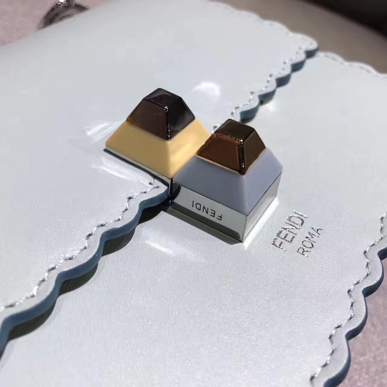 fendi包包大中小,fendi包经典款