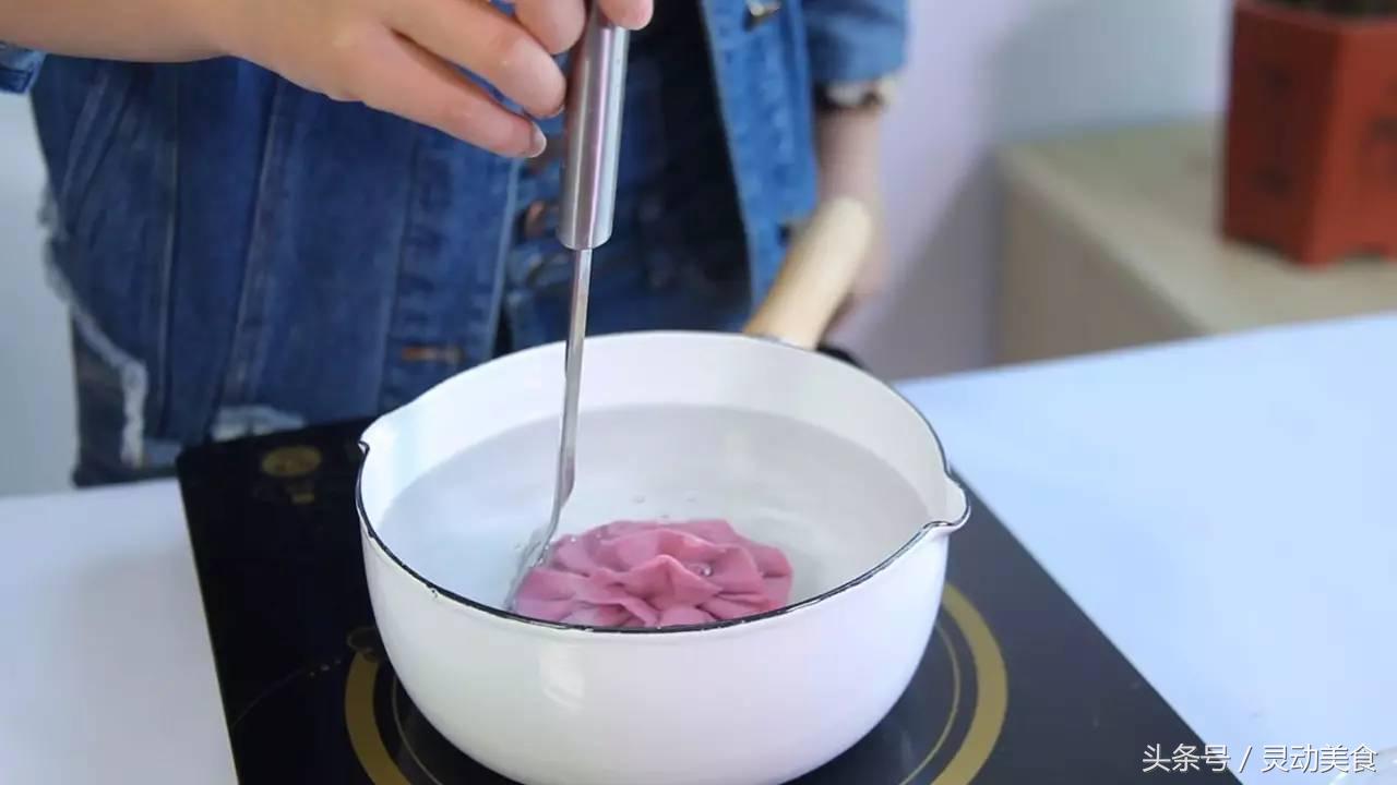 母亲节送康乃馨还是玫瑰,母亲节为什么要送康乃馨