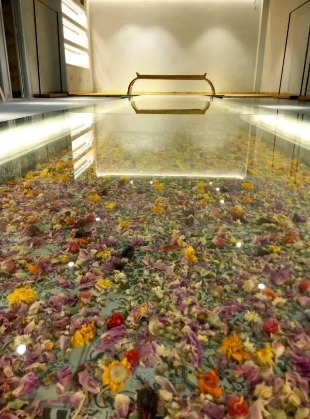 霓裳·香奈儿是巴黎的时尚经典 诗经是中国诗意美的源头