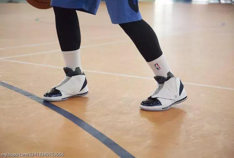 airjordan白红蓝的一款鞋,airjordan16上脚