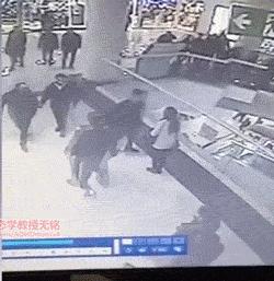 大妈一看就是老手，只是这次栽了！