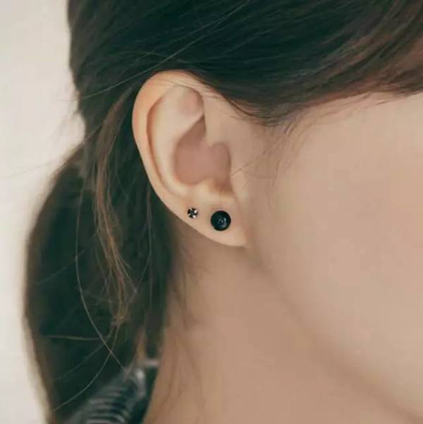 休闲衣服配什么耳钉好看,樱桃耳钉合适搭配什么上衣