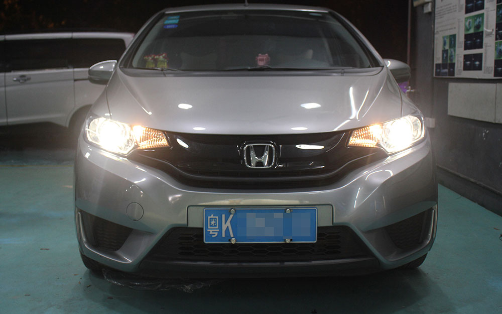 本田飞度升级欧司朗led透镜,本田飞度大灯升级海拉五双光透镜