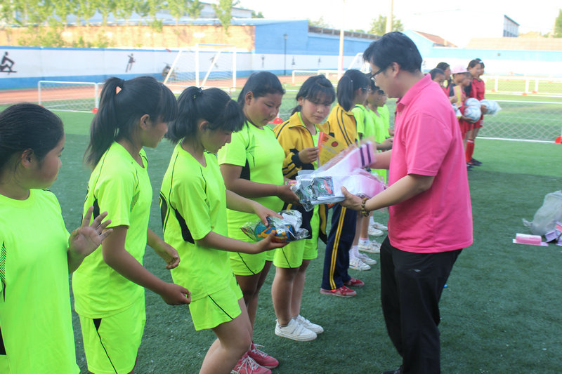 青春如火超越自我拔河比赛,青春如火超越自我全力以赴