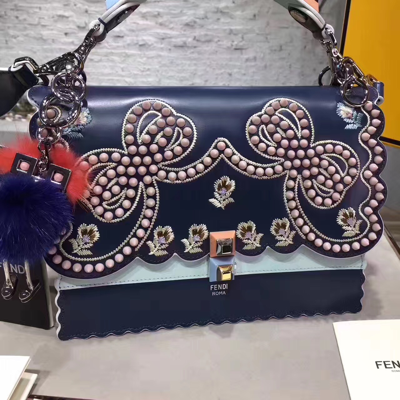 fendi包包大中小,fendi包经典款