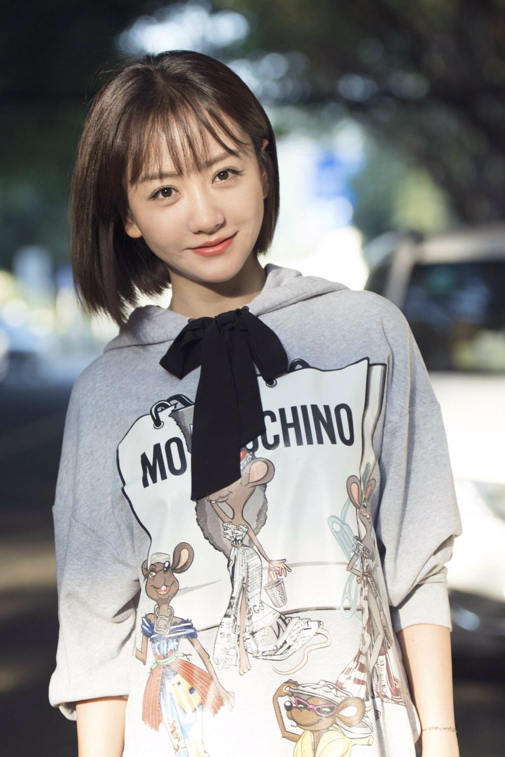 杨蓉短发发型后面效果图,杨蓉短发机场街拍