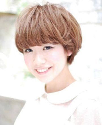 10款可爱的女生圆脸短发发型,合适三十岁圆脸女人的短发发型